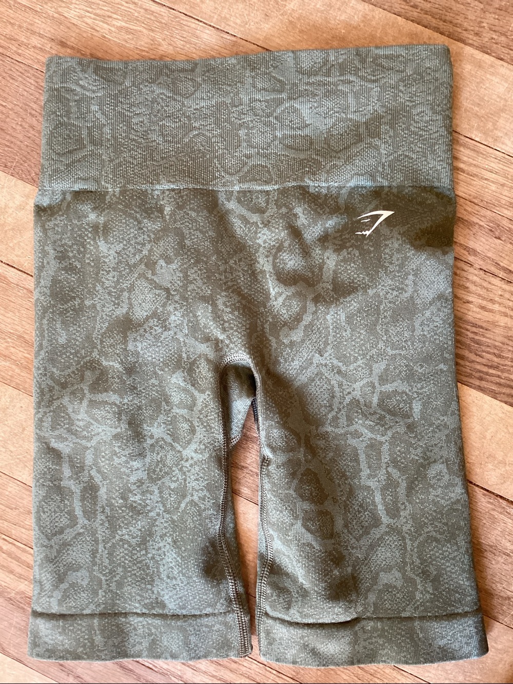 GYMSHARK OLIVE CAMOUFLAGE RUCHED BIKER 🚴🏽♀️ WORKOUT SHORTS Sz XS ⚠️ New
